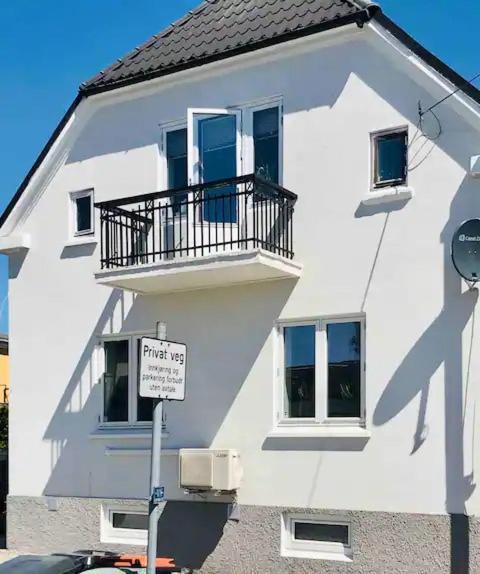 Stort Hus I Porsgrunn Sentrum Med Gangavstand Til "Alt" & Gratis Parkering Til Flere Biler Экстерьер фото
